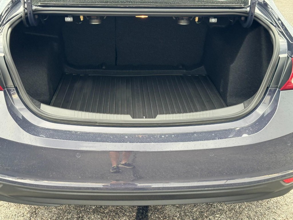 Chevrolet Malibu Vehicle Full-screen Gallery Image 04