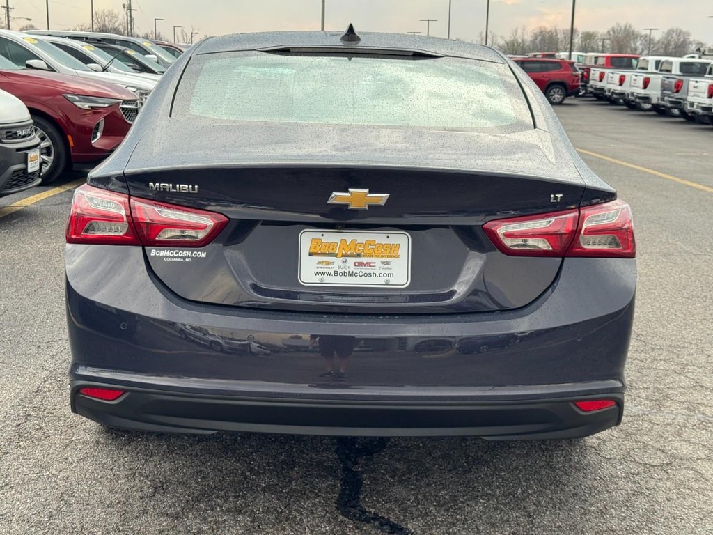 Chevrolet Malibu Vehicle Full-screen Gallery Image 05