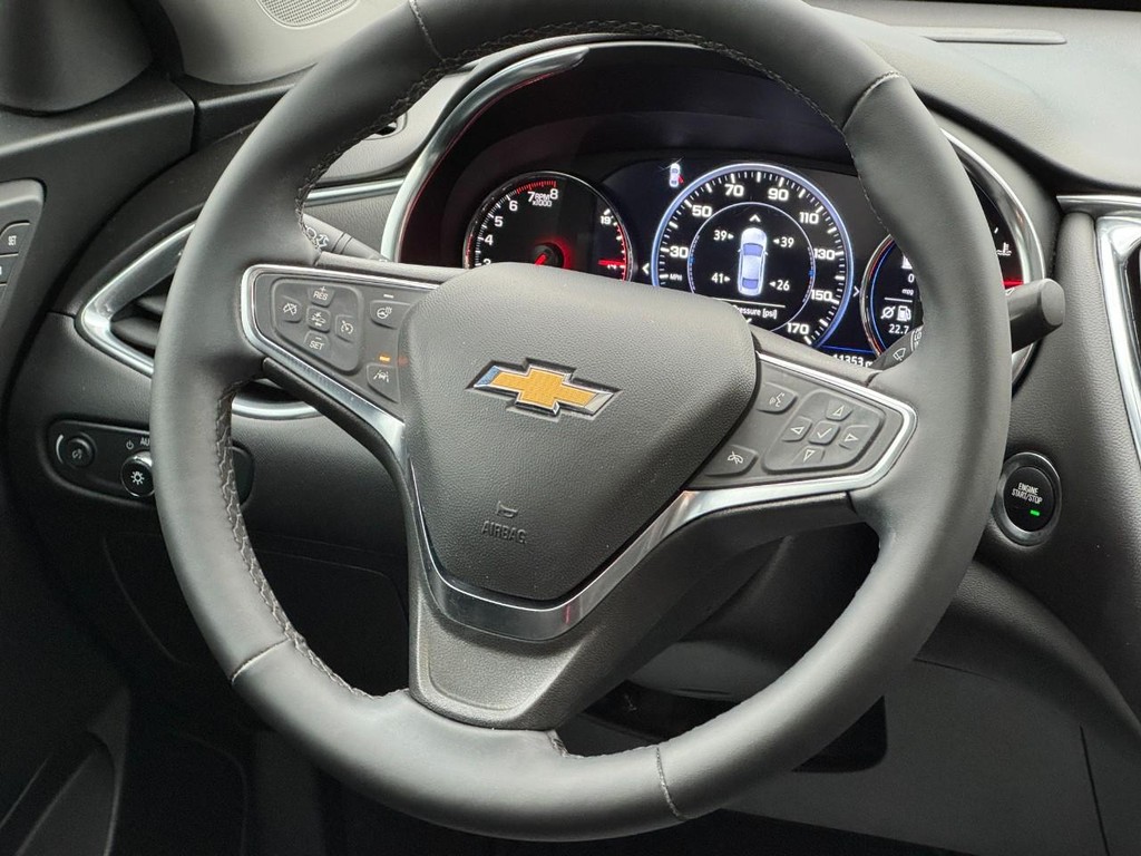 Chevrolet Malibu Vehicle Full-screen Gallery Image 12