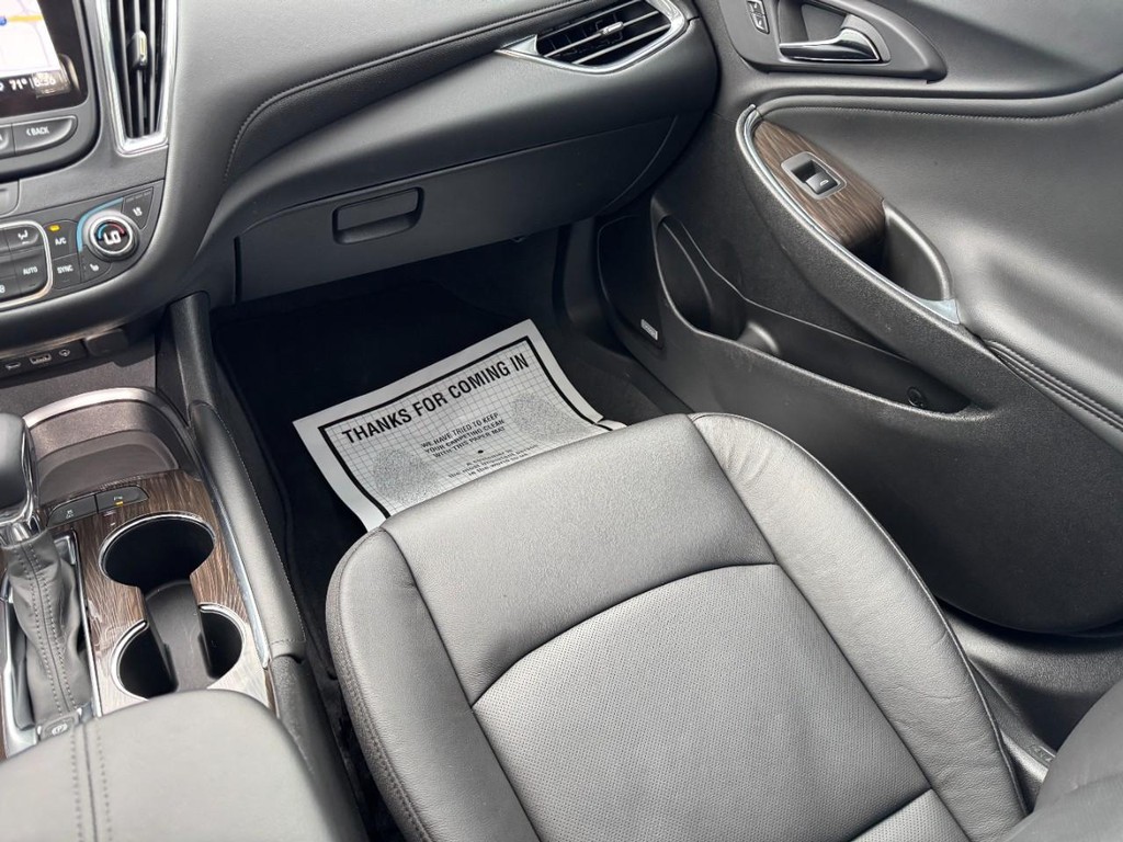 Chevrolet Malibu Vehicle Full-screen Gallery Image 15