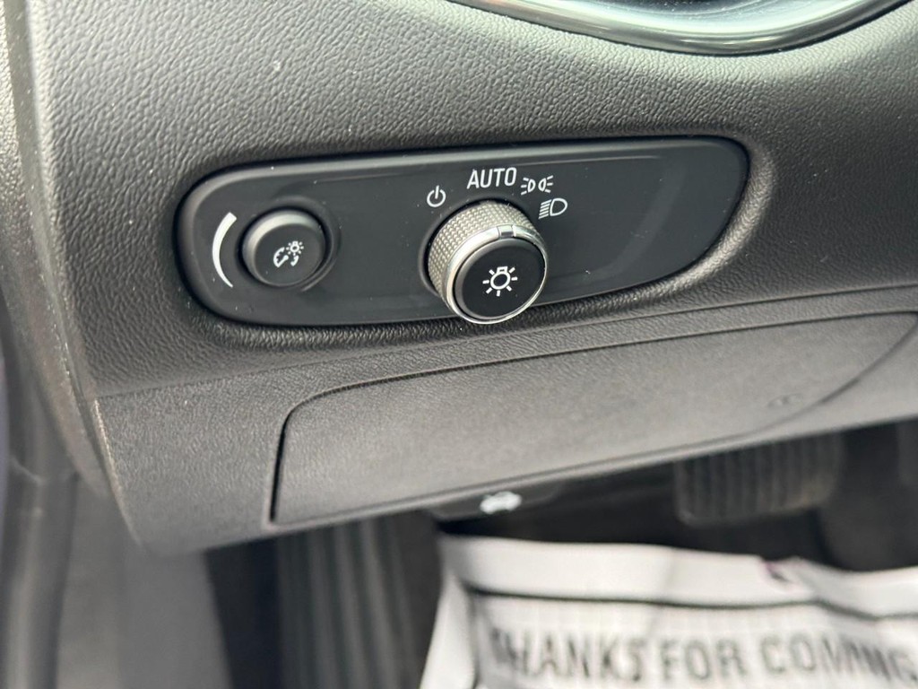 Chevrolet Malibu Vehicle Full-screen Gallery Image 17