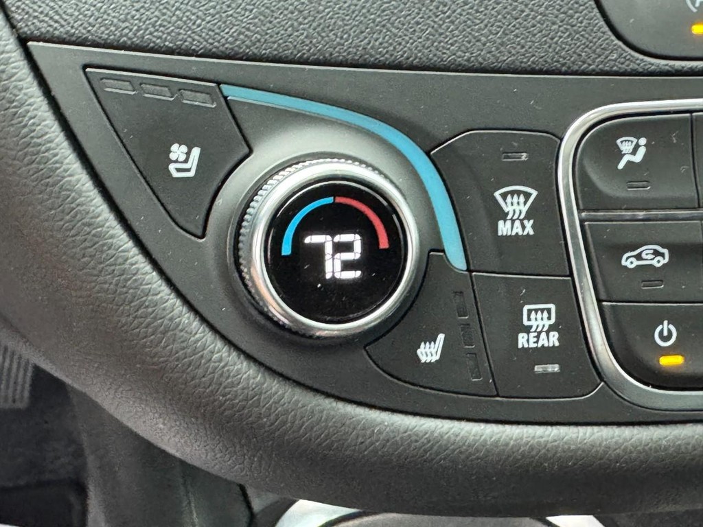 Chevrolet Malibu Vehicle Full-screen Gallery Image 23