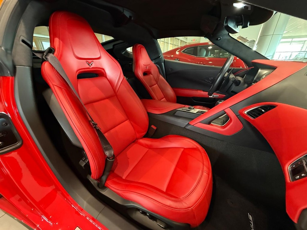 Chevrolet Corvette Vehicle Full-screen Gallery Image 12