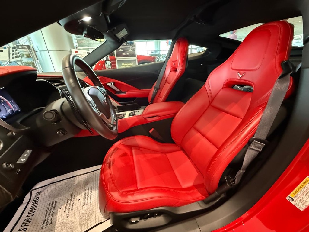 Chevrolet Corvette Vehicle Full-screen Gallery Image 13