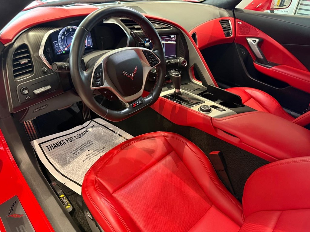 Chevrolet Corvette Vehicle Full-screen Gallery Image 14