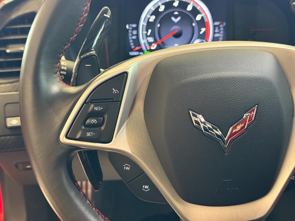 Chevrolet Corvette Vehicle Full-screen Gallery Image 15