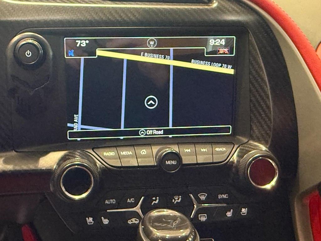 Chevrolet Corvette Vehicle Full-screen Gallery Image 18