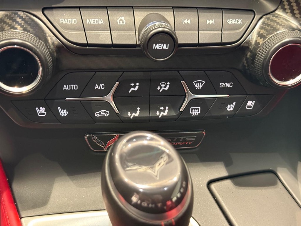 Chevrolet Corvette Vehicle Full-screen Gallery Image 19