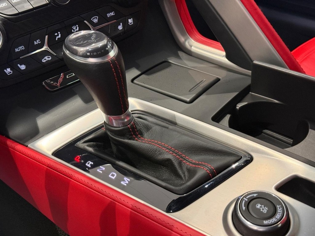 Chevrolet Corvette Vehicle Full-screen Gallery Image 20