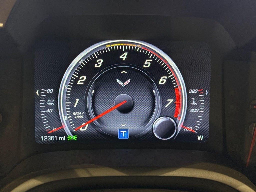 Chevrolet Corvette Vehicle Full-screen Gallery Image 23