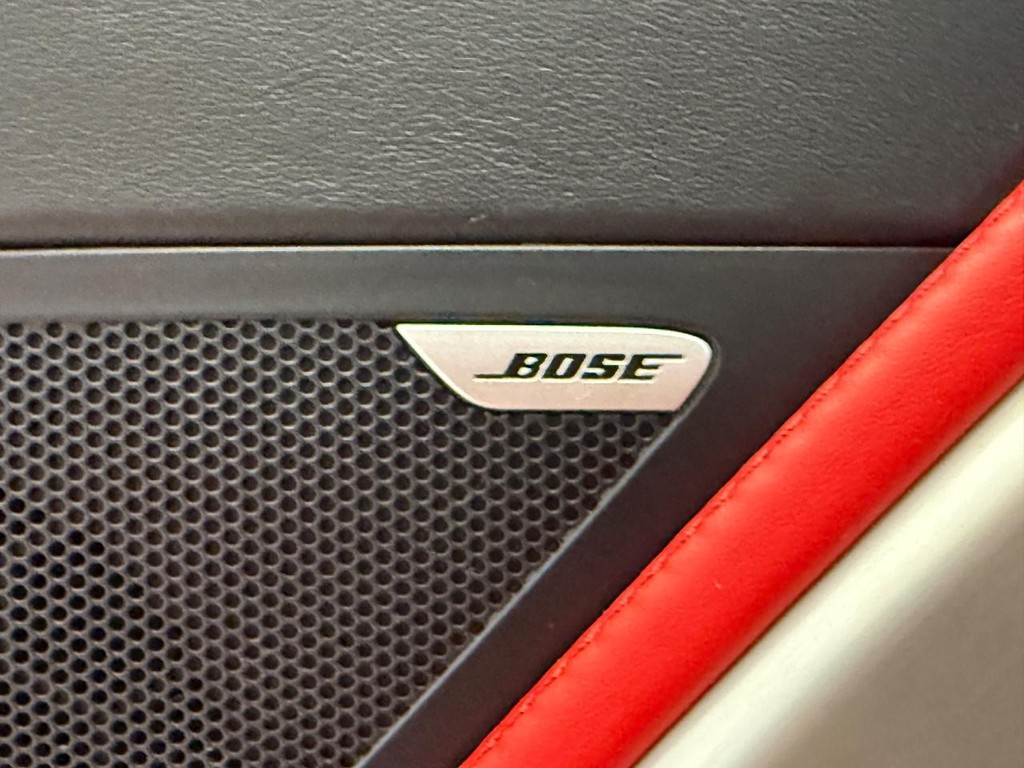 Chevrolet Corvette Vehicle Full-screen Gallery Image 25