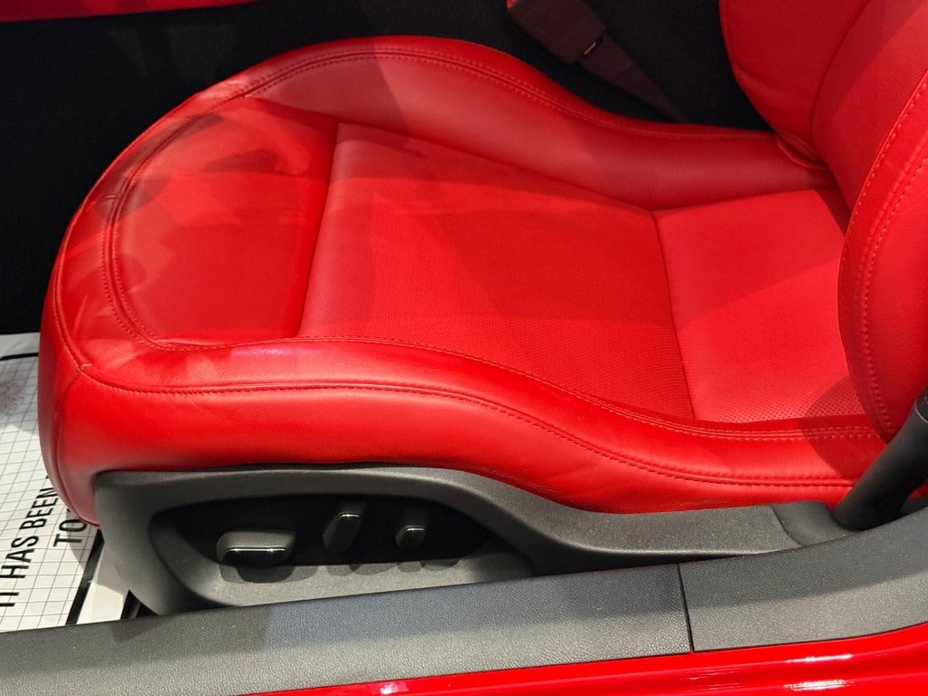 Chevrolet Corvette Vehicle Full-screen Gallery Image 26