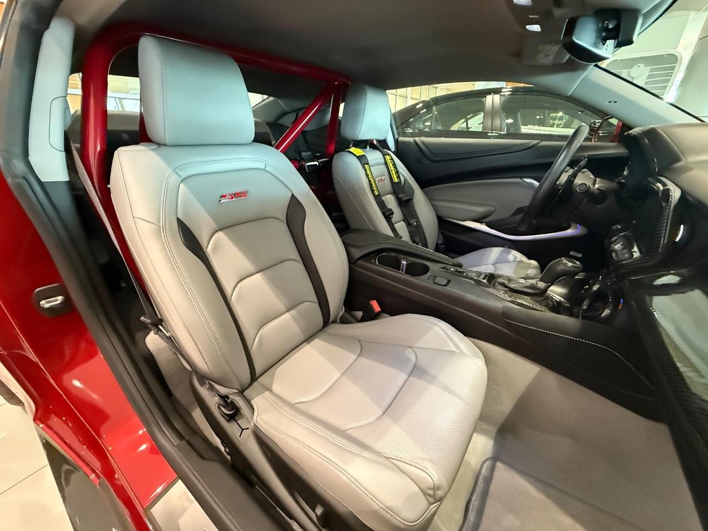 Chevrolet Camaro Vehicle Full-screen Gallery Image 09