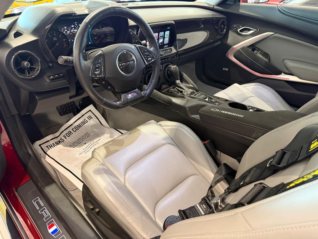 Chevrolet Camaro Vehicle Full-screen Gallery Image 13