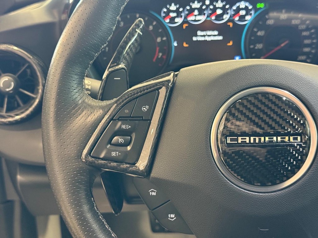 Chevrolet Camaro Vehicle Full-screen Gallery Image 15