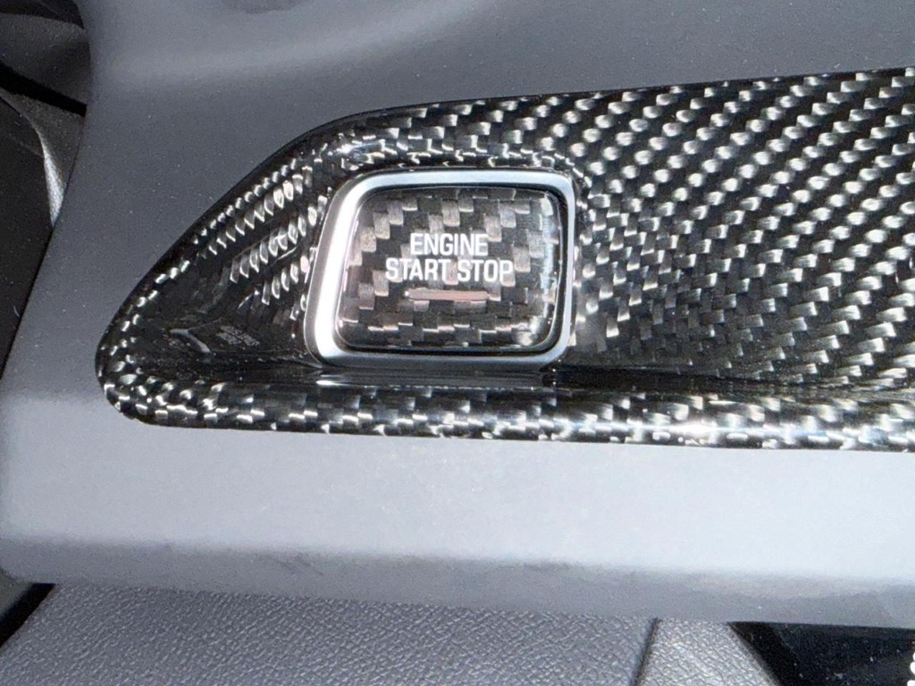 Chevrolet Camaro Vehicle Full-screen Gallery Image 17