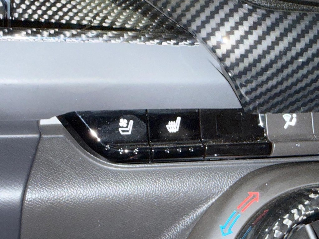 Chevrolet Camaro Vehicle Full-screen Gallery Image 20