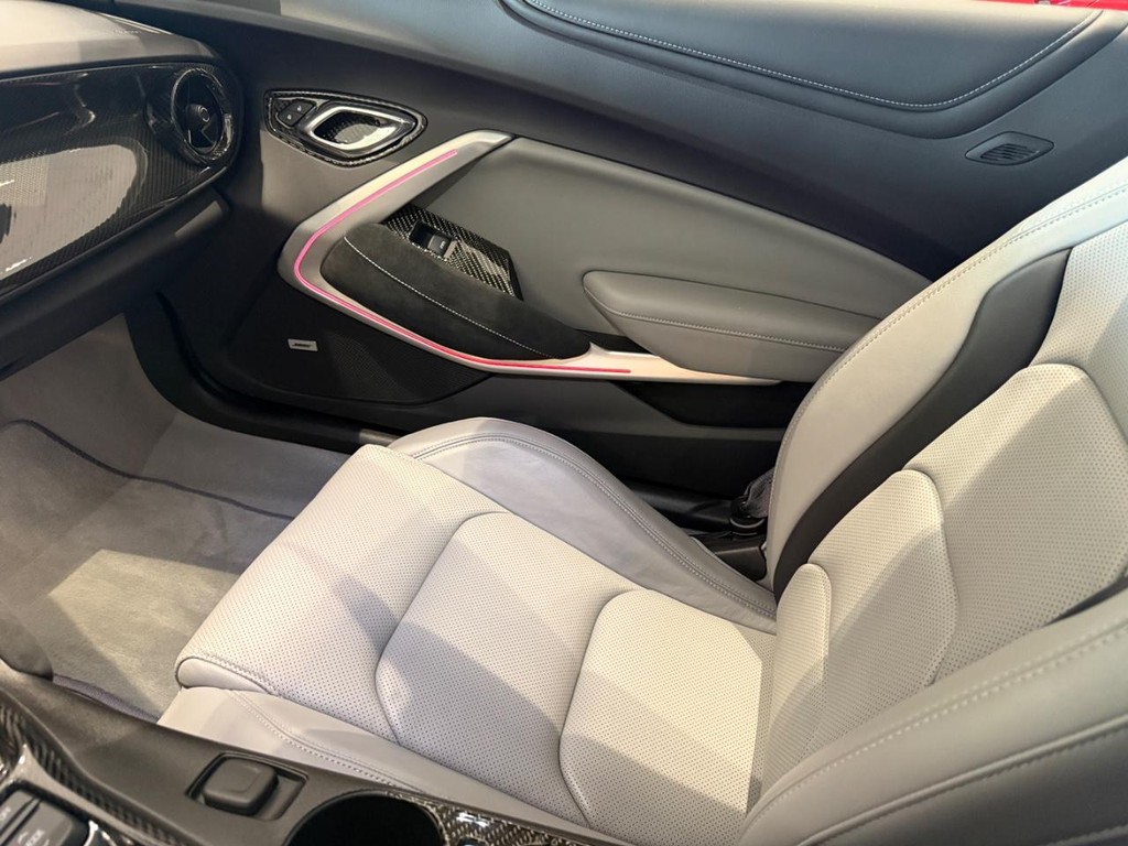 Chevrolet Camaro Vehicle Full-screen Gallery Image 22