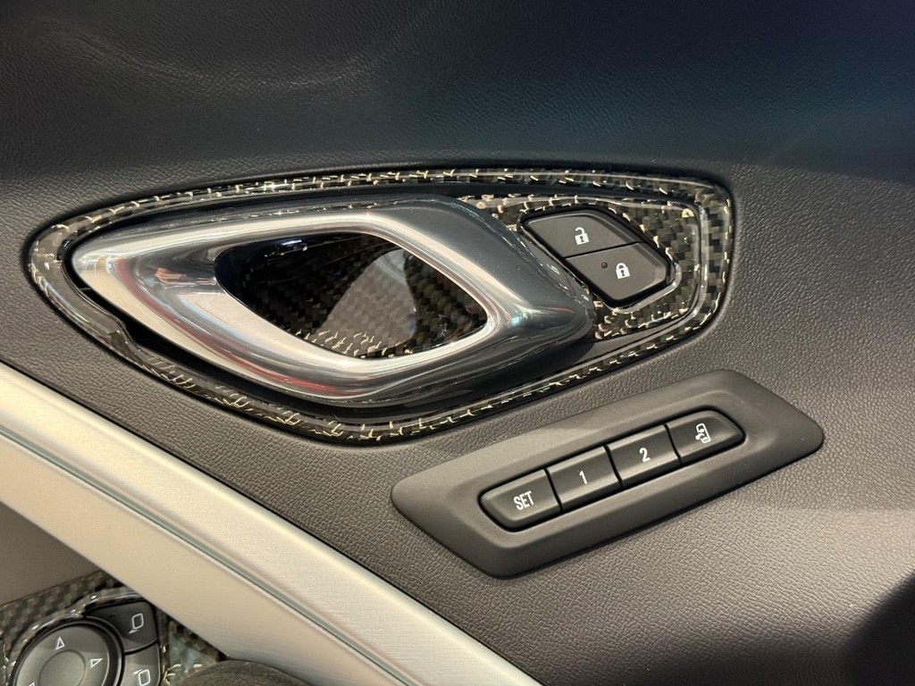 Chevrolet Camaro Vehicle Full-screen Gallery Image 25