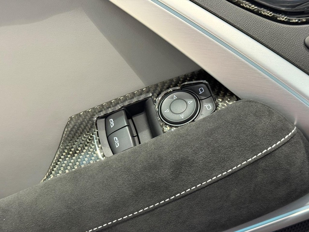 Chevrolet Camaro Vehicle Full-screen Gallery Image 26