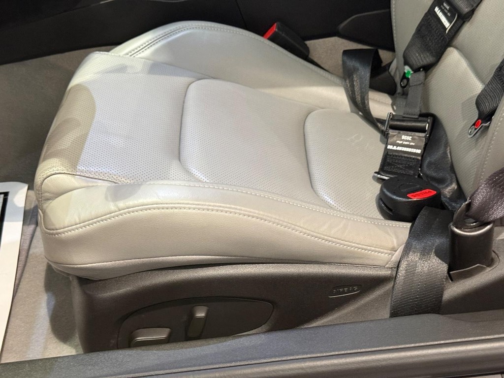 Chevrolet Camaro Vehicle Full-screen Gallery Image 28