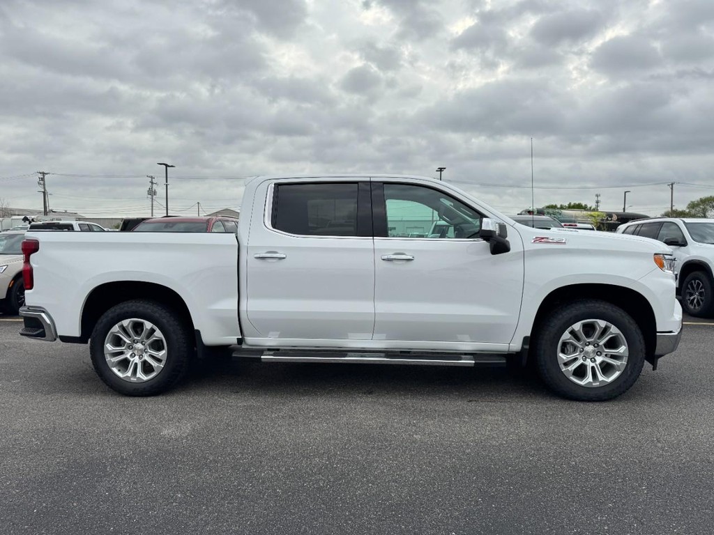 Chevrolet Silverado 1500 Vehicle Full-screen Gallery Image 01