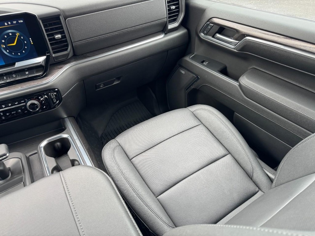 Chevrolet Silverado 1500 Vehicle Full-screen Gallery Image 15