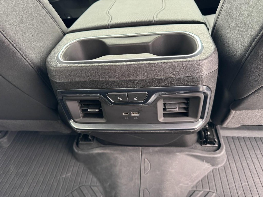 Chevrolet Silverado 1500 Vehicle Full-screen Gallery Image 16