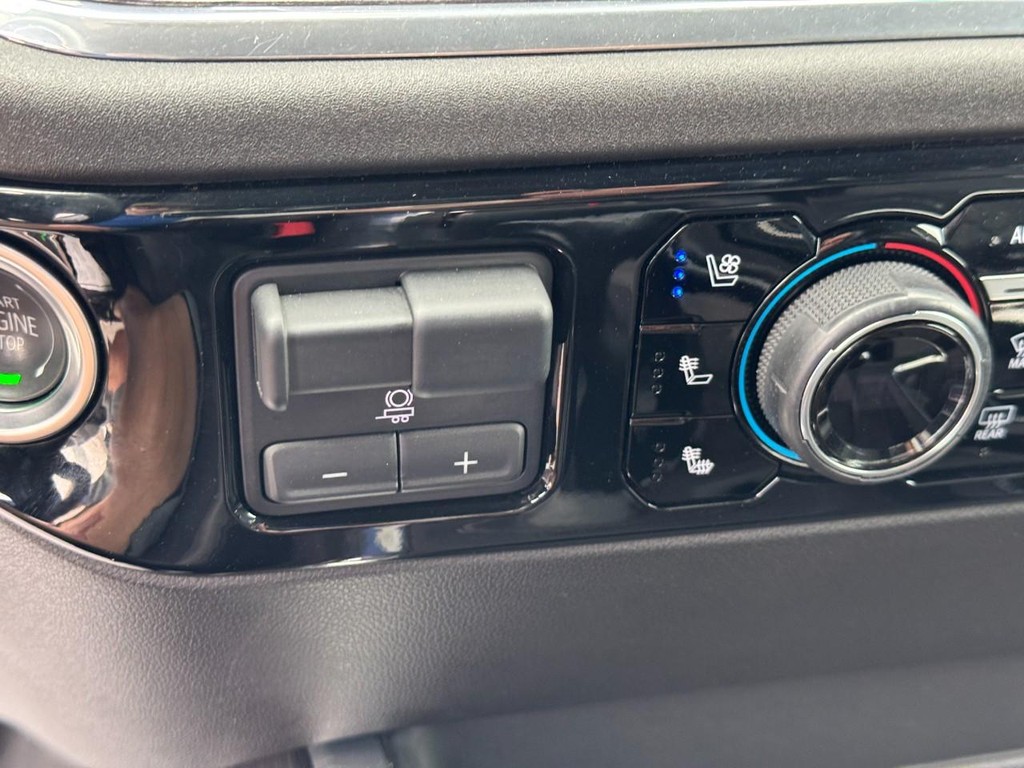 Chevrolet Silverado 1500 Vehicle Full-screen Gallery Image 22