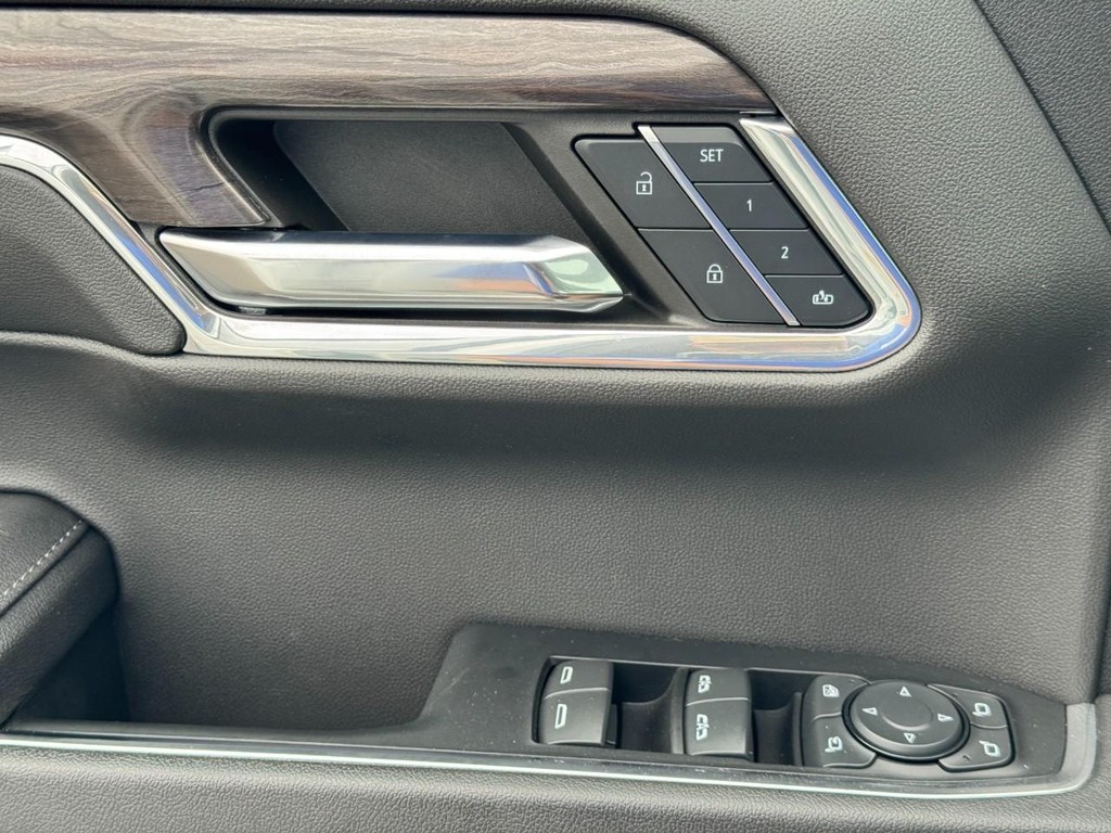 Chevrolet Silverado 1500 Vehicle Full-screen Gallery Image 23