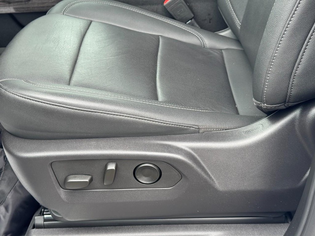 Chevrolet Silverado 1500 Vehicle Full-screen Gallery Image 24