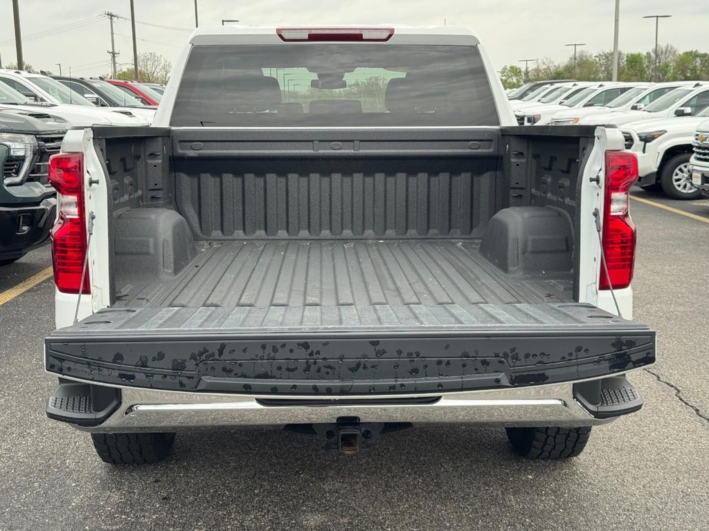 Chevrolet Silverado 1500 Vehicle Full-screen Gallery Image 04