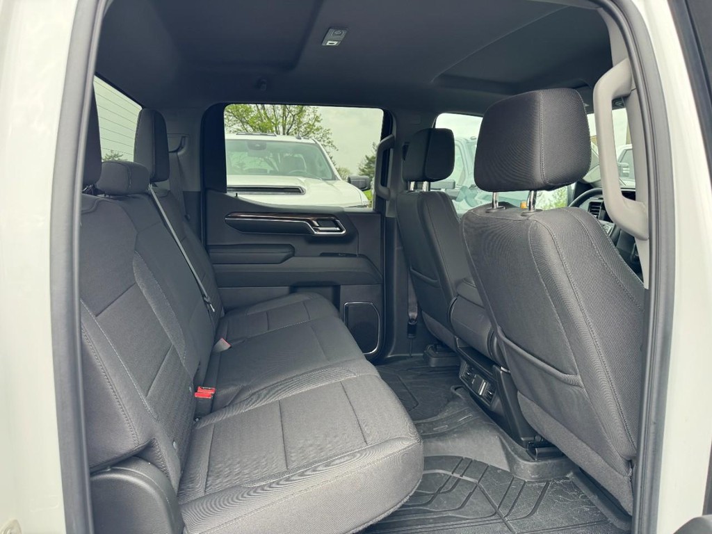 Chevrolet Silverado 1500 Vehicle Full-screen Gallery Image 10
