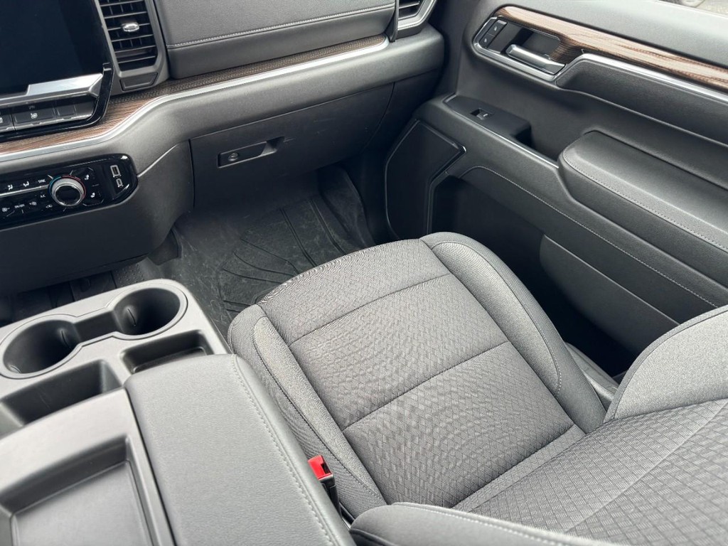 Chevrolet Silverado 1500 Vehicle Full-screen Gallery Image 15