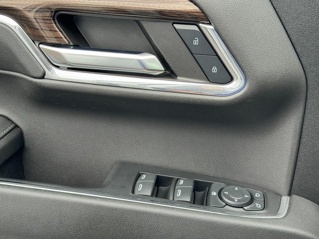 Chevrolet Silverado 1500 Vehicle Full-screen Gallery Image 23