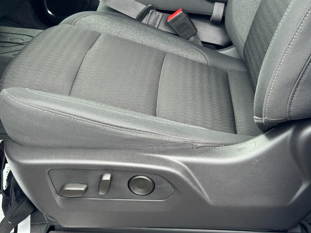 Chevrolet Silverado 1500 Vehicle Full-screen Gallery Image 24