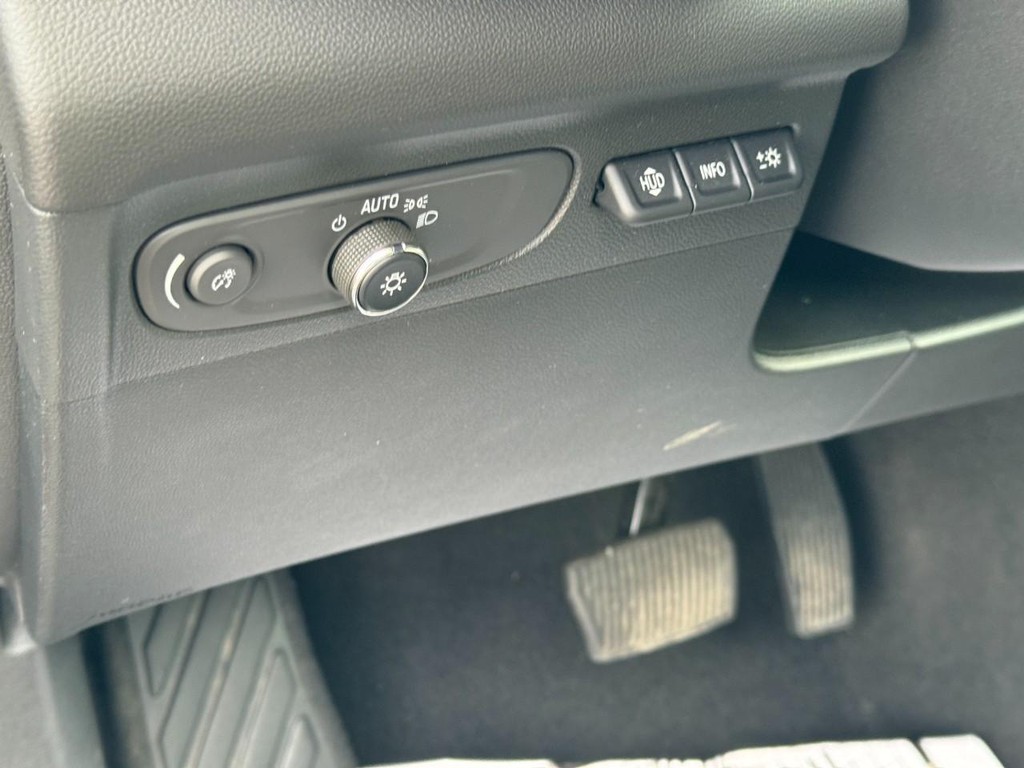 Buick Envision Vehicle Full-screen Gallery Image 17