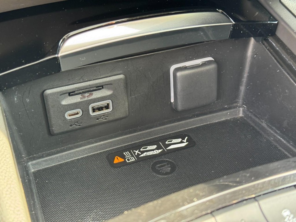 Buick Envision Vehicle Full-screen Gallery Image 23