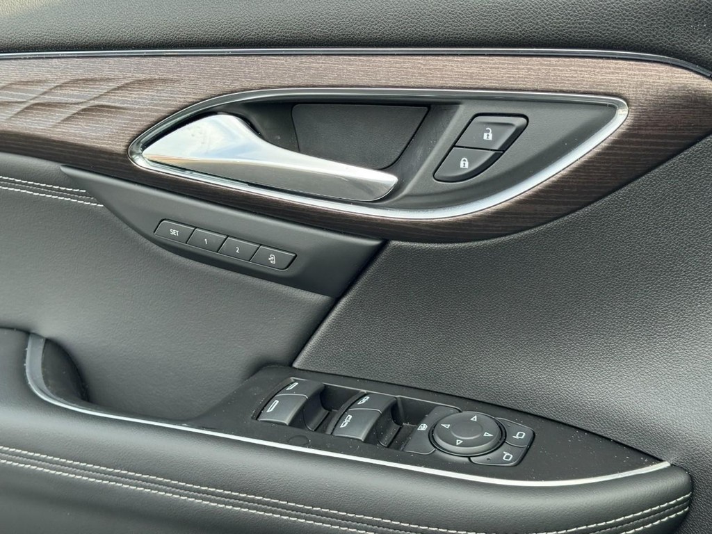 Buick Envision Vehicle Full-screen Gallery Image 25