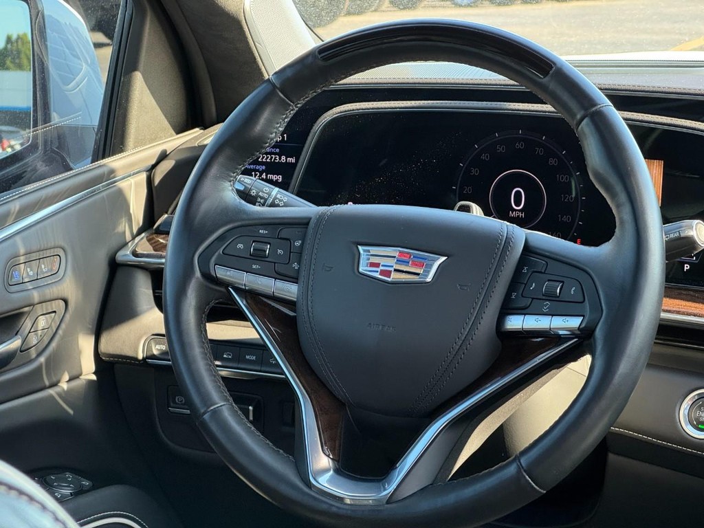 Cadillac Escalade ESV Vehicle Full-screen Gallery Image 12