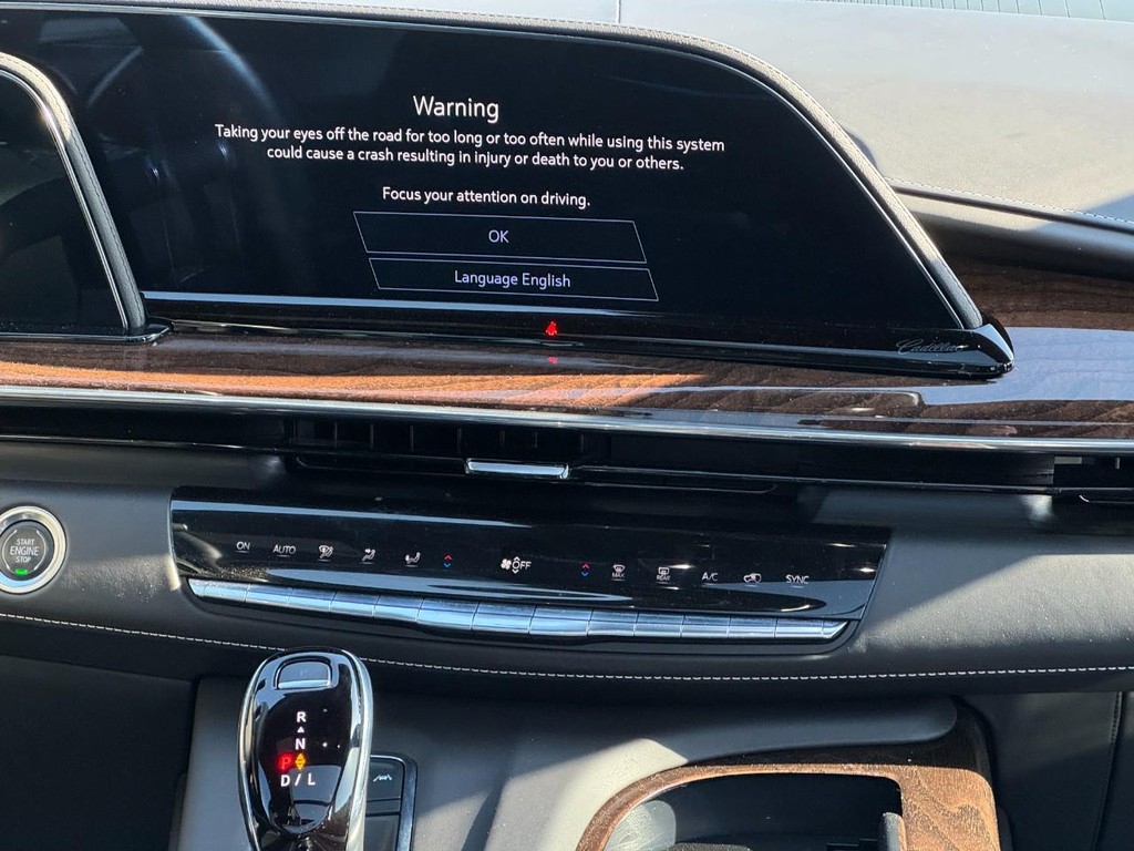 Cadillac Escalade ESV Vehicle Full-screen Gallery Image 13
