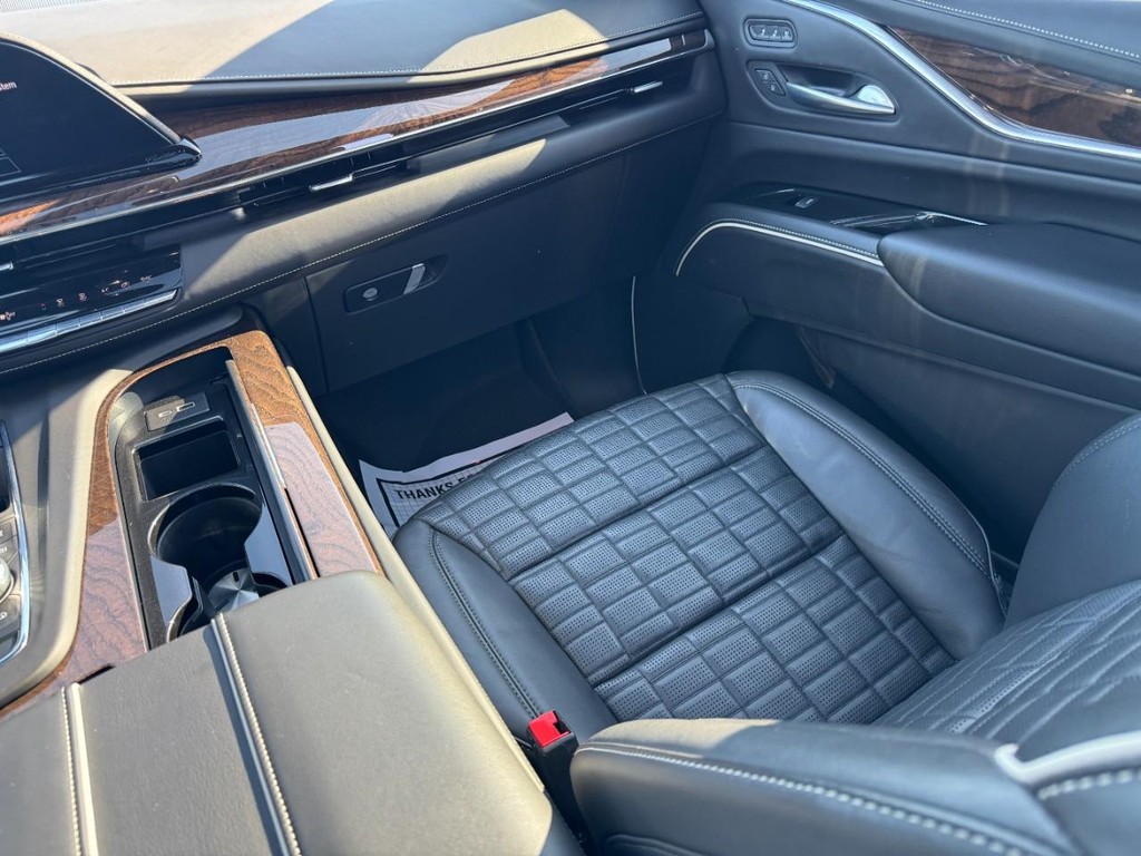 Cadillac Escalade ESV Vehicle Full-screen Gallery Image 15