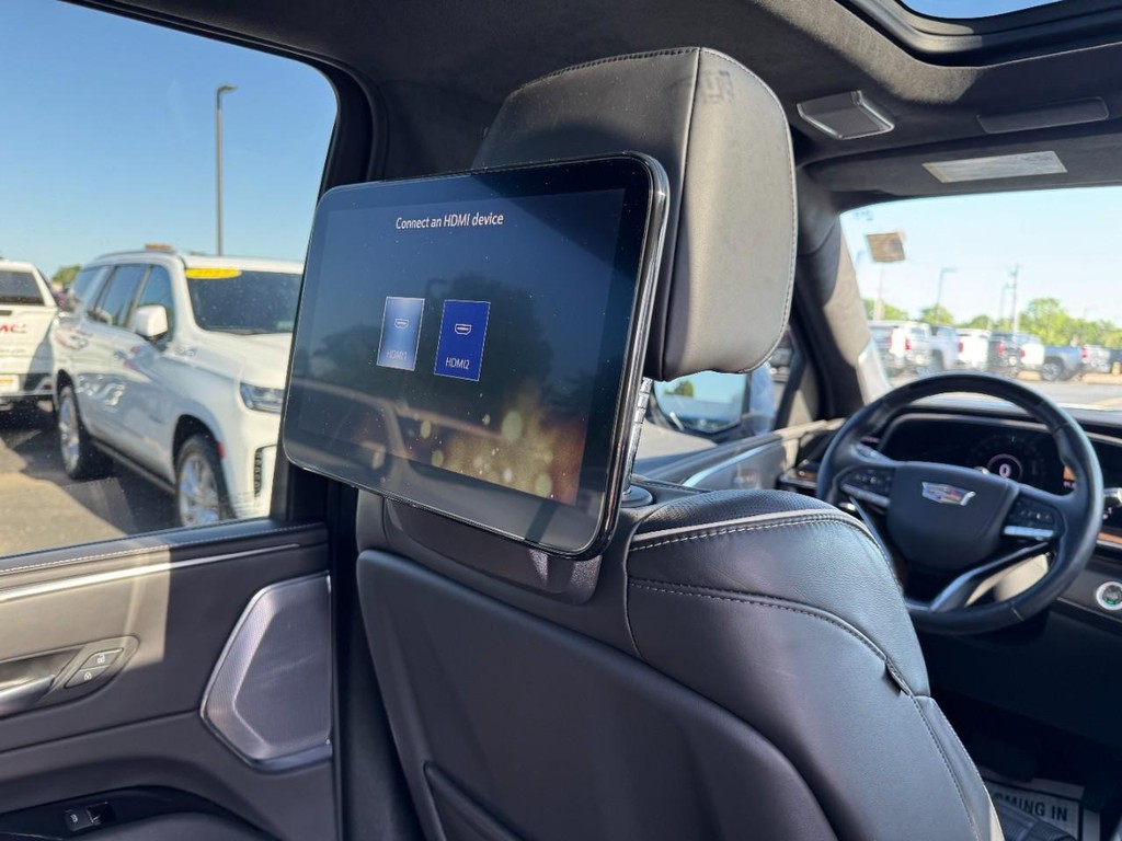 Cadillac Escalade ESV Vehicle Full-screen Gallery Image 16