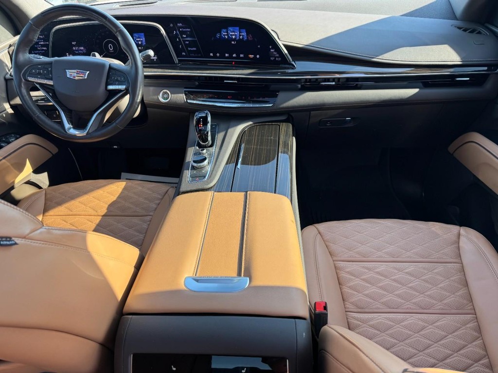 Cadillac Escalade Vehicle Full-screen Gallery Image 10