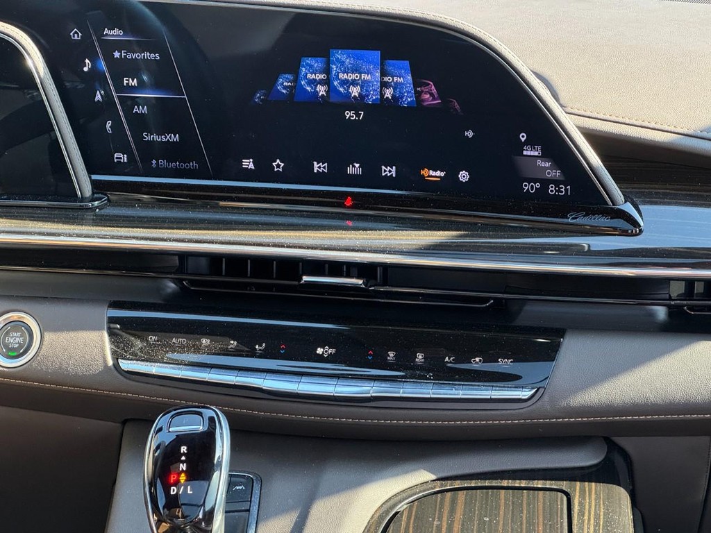 Cadillac Escalade Vehicle Full-screen Gallery Image 12