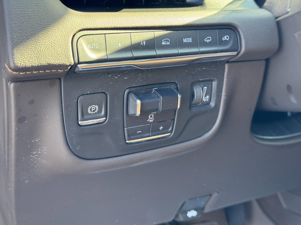 Cadillac Escalade Vehicle Full-screen Gallery Image 15