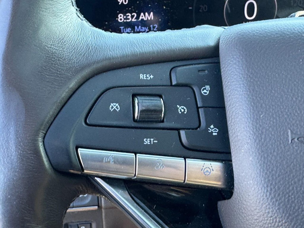 Cadillac Escalade Vehicle Full-screen Gallery Image 16