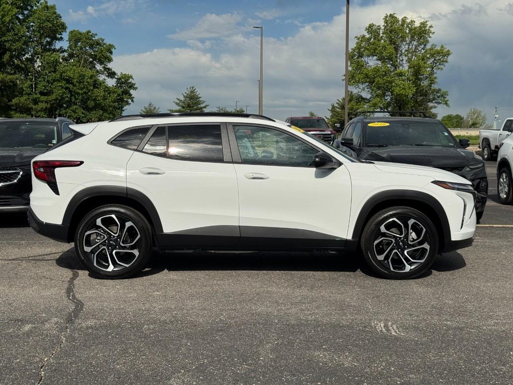 2025 Chevrolet Trax RS with 2RS FWD