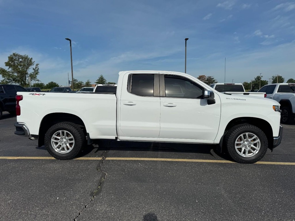 Chevrolet Silverado 1500 Vehicle Full-screen Gallery Image 01