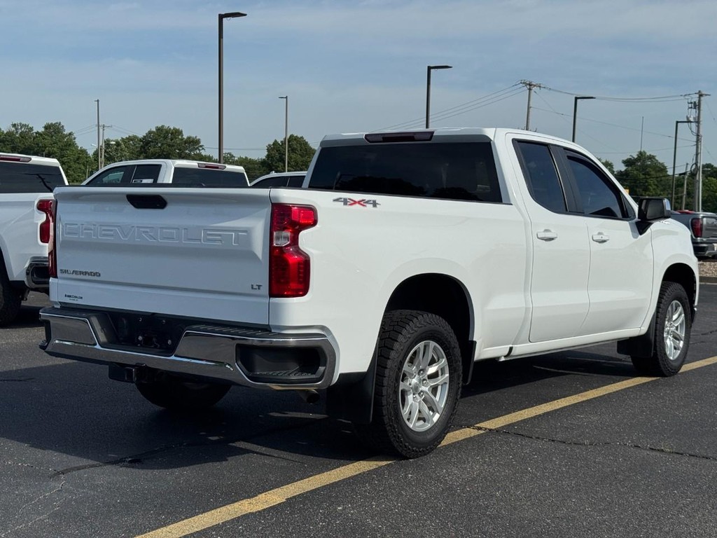 Chevrolet Silverado 1500 Vehicle Full-screen Gallery Image 03